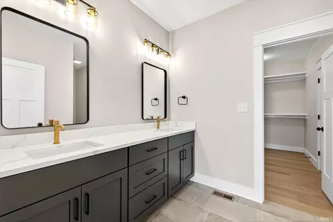Bath - 724 E Crestline Dr, Bloomington, IN 47401 photo 1 of 5