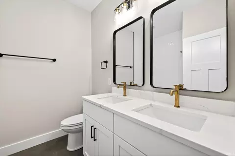 Bath - 724 E Crestline Dr, Bloomington, IN 47401 photo 3 of 5