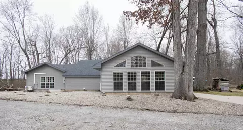 2008 E Riverside Dr, Warsaw, IN 46582