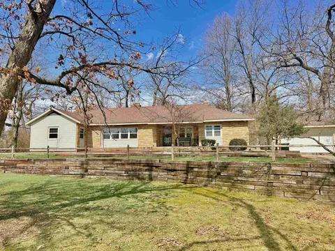 905 White Oak Dr, South Bend, IN 46617
