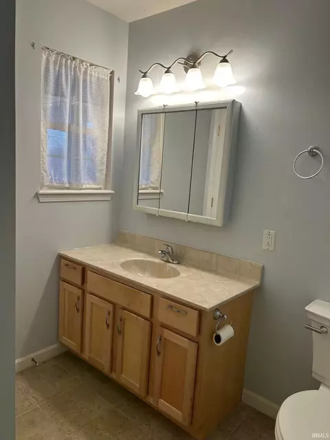 Bath - 3849 S Cramer Cir, Bloomington, IN 47403 photo 1 of 2