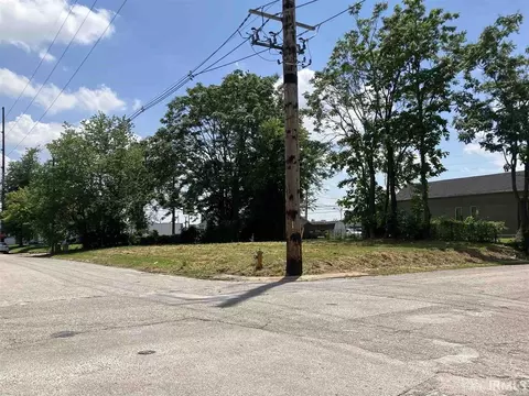 219 E Michigan St, Evansville, IN 47711