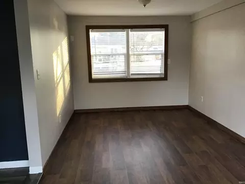 Living - 474 E Decker Dr, Winamac, IN 46996 photo 2 of 4