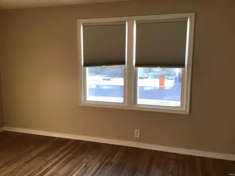 Living - 474 E Decker Dr, Winamac, IN 46996 photo 4 of 4