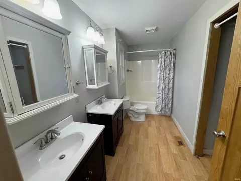 Bath - 804 W Dodds St, Bloomington, IN 47403 photo 3 of 4