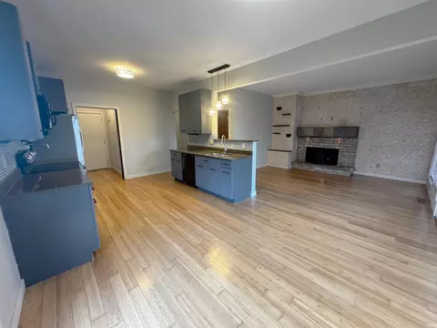 Living - 804 W Dodds St, Bloomington, IN 47403 photo 2 of 3