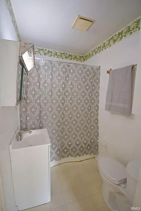 Bath - 503 E 8th St, Fowler, IN 47944 photo 1 of 1