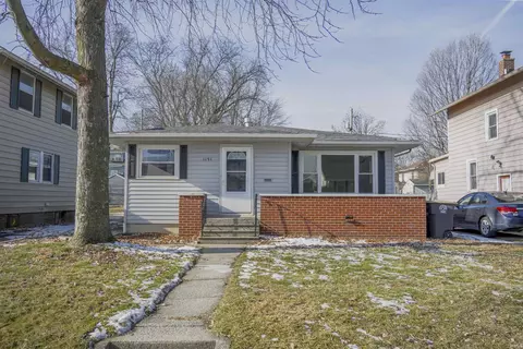 1121 Pemberton Dr, Fort Wayne, IN 46805