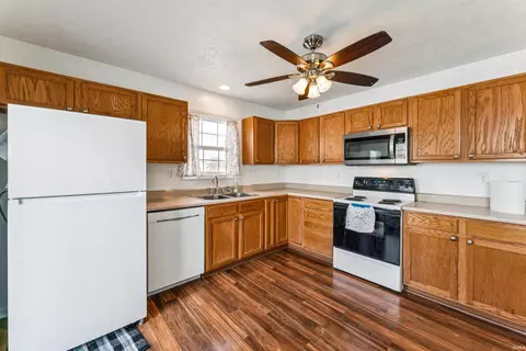 Kitchen - 409 W Heritage Dr, Delphi, IN 46923 photo 2 of 2