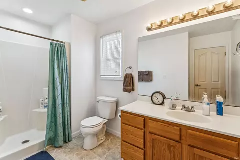 Bath - 409 W Heritage Dr, Delphi, IN 46923 photo 1 of 3