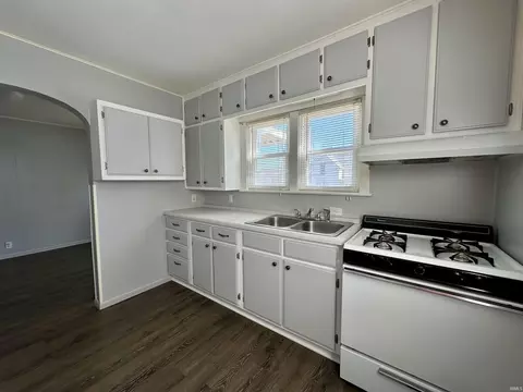 923 Jackson St, Jasper, IN 47546 photo 4