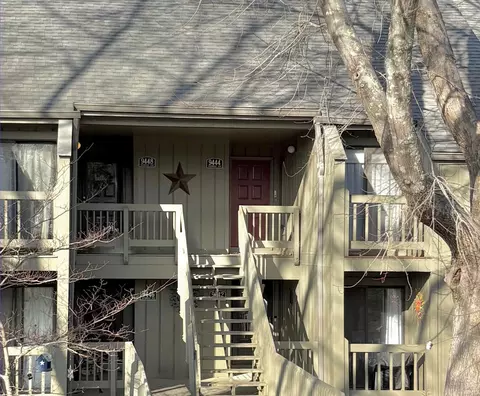 9444 S Lake Ridge Dr, Bloomington, IN 47401