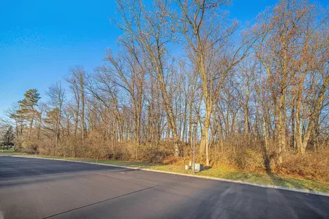 53068 Summer Breeze Dr #G, South Bend, IN 46637