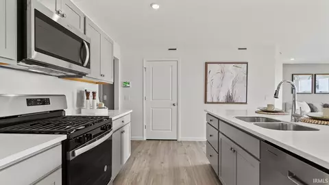 Kitchen - 12283 Hideout Pass, Fort Wayne, IN 46818 photo 2 of 3