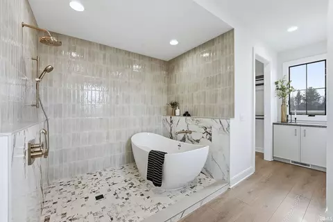 Bath - 607 E Basalt Dr, Huntertown, IN 46748 photo 1 of 5