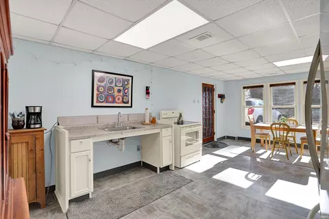 Kitchen - 609 E Audubon Dr, Bloomington, IN 47408 photo 6 of 7