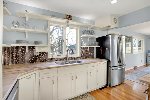 Kitchen - 609 E Audubon Dr, Bloomington, IN 47408 photo 3 of 7