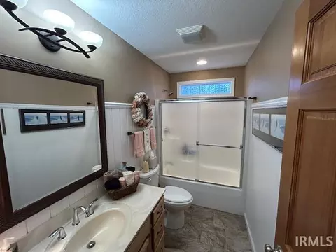 Bath - 12840 N 775 E Rd, Syracuse, IN 46567 photo 2 of 3