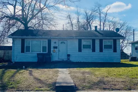317 E Oak St, Boonville, IN 47601