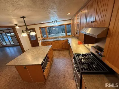 Kitchen - 453 W State Road 60 Rd, Mitchell, IN 47446 photo 3 of 4