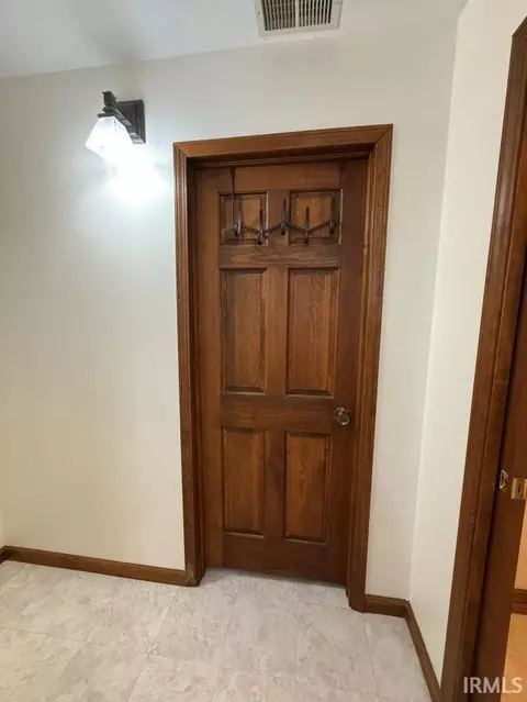Entry Way - 453 W State Road 60 Rd, Mitchell, IN 47446 photo 1 of 1