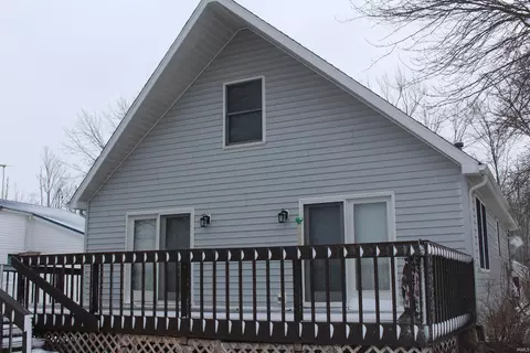 46 W Waldron Lake Dr, Wawaka, IN 46794