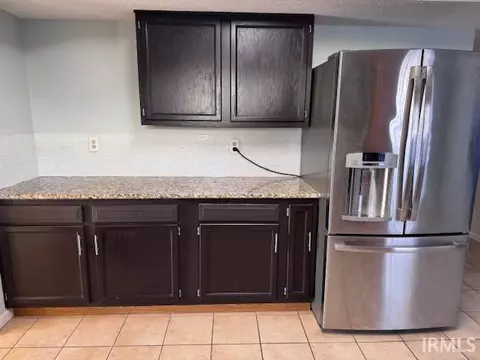 Kitchen - 527 S Cobblestone Ct, Bloomington, IN 47403 photo 3 of 5