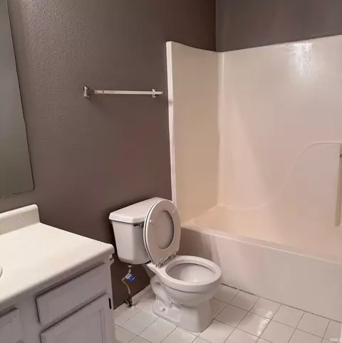 Bath - 527 S Cobblestone Ct, Bloomington, IN 47403 photo 5 of 5