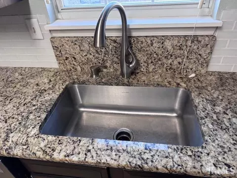 Kitchen - 527 S Cobblestone Ct, Bloomington, IN 47403 photo 5 of 5