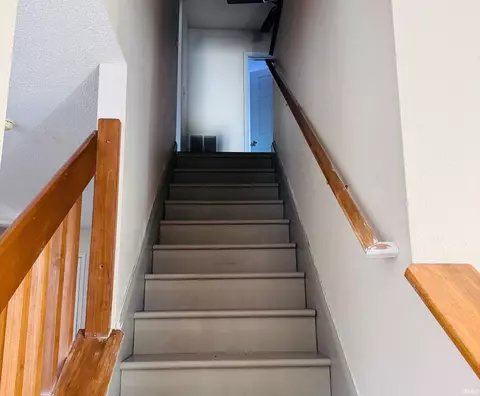 Entry Way - 527 S Cobblestone Ct, Bloomington, IN 47403 photo 1 of 2