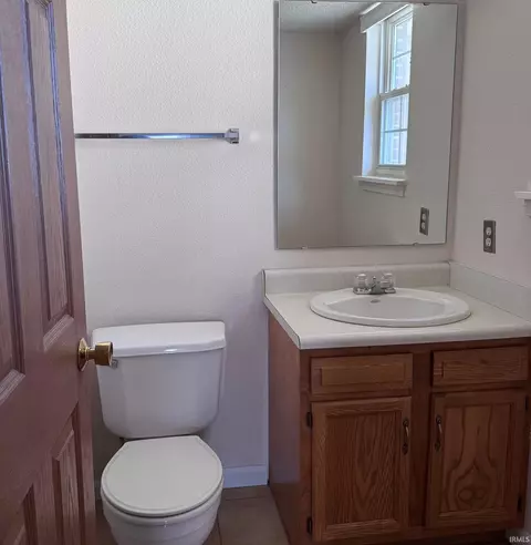 Bath - 527 S Cobblestone Ct, Bloomington, IN 47403 photo 1 of 5
