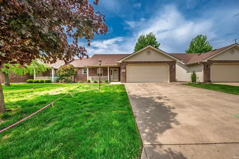1221 N Saybrook Ln, Muncie, IN 47304