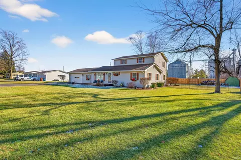 212 E Davis St, Sweetser, IN 46987 photo 3