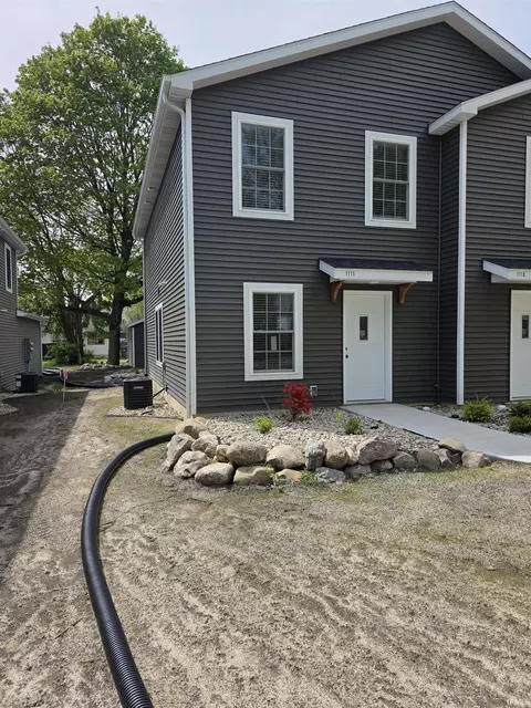 1111 Edwardsburg Ave, Elkhart, IN 46514