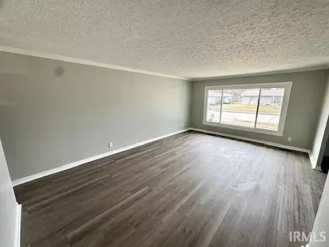 Living - 2505 Kickapoo Dr, Lafayette, IN 47909 photo 2 of 3