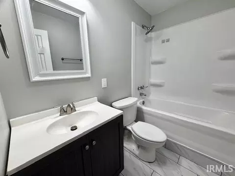 Bath - 2505 Kickapoo Dr, Lafayette, IN 47909 photo 4 of 5