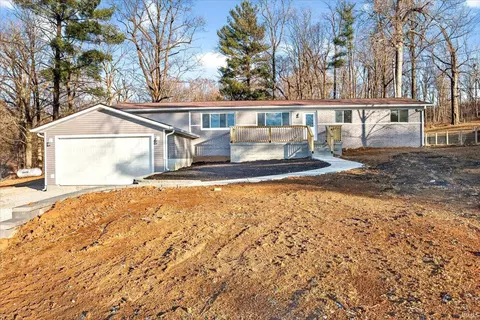 576 N Hartstrait Rd, Bloomington, IN 47404