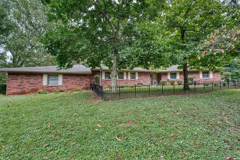5244 Tarrytown Rd, Newburgh, IN 47630