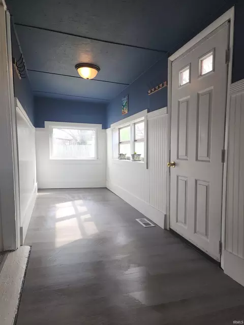 Entry Way - 324 S Ohio St, Bicknell, IN 47512 photo 5 of 6
