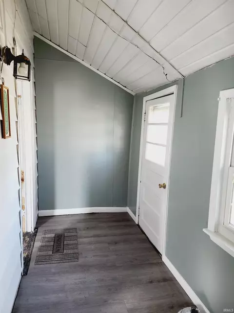 Entry Way - 324 S Ohio St, Bicknell, IN 47512 photo 3 of 6