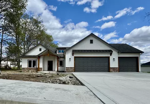 2252 Highlander Dr, Warsaw, IN 46580