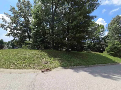8206 Bucks Ln, Evansville, IN 47710