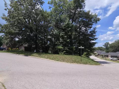8206 Bucks Ln, Evansville, IN 47710