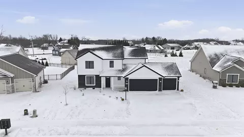 18738 Eisley Cv, Auburn, IN 46706