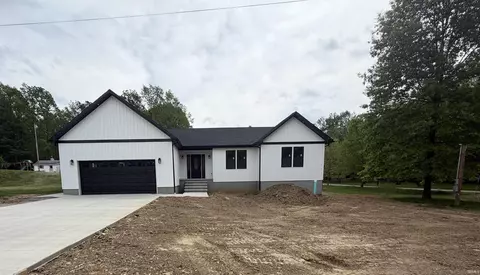 922 Russell Rd, Chandler, IN 47610
