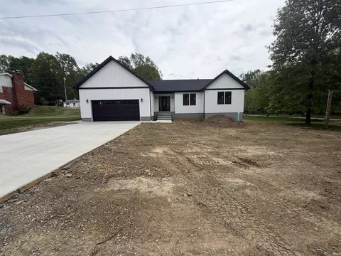 922 Russell Rd, Chandler, IN 47610