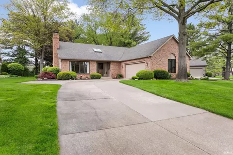 51151 Huntington Ln, Granger, IN 46530