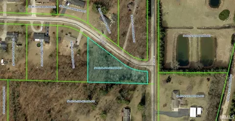 1068 N 500, De Motte, IN 46310