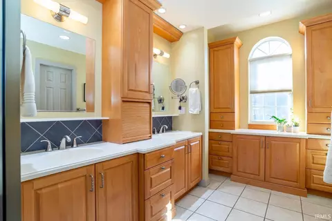 Bath - 737 E Moss Creek Cir, Bloomington, IN 47401 photo 4 of 5