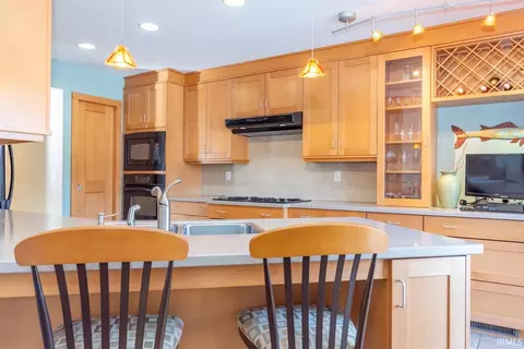 Kitchen - 737 E Moss Creek Cir, Bloomington, IN 47401 photo 2 of 4